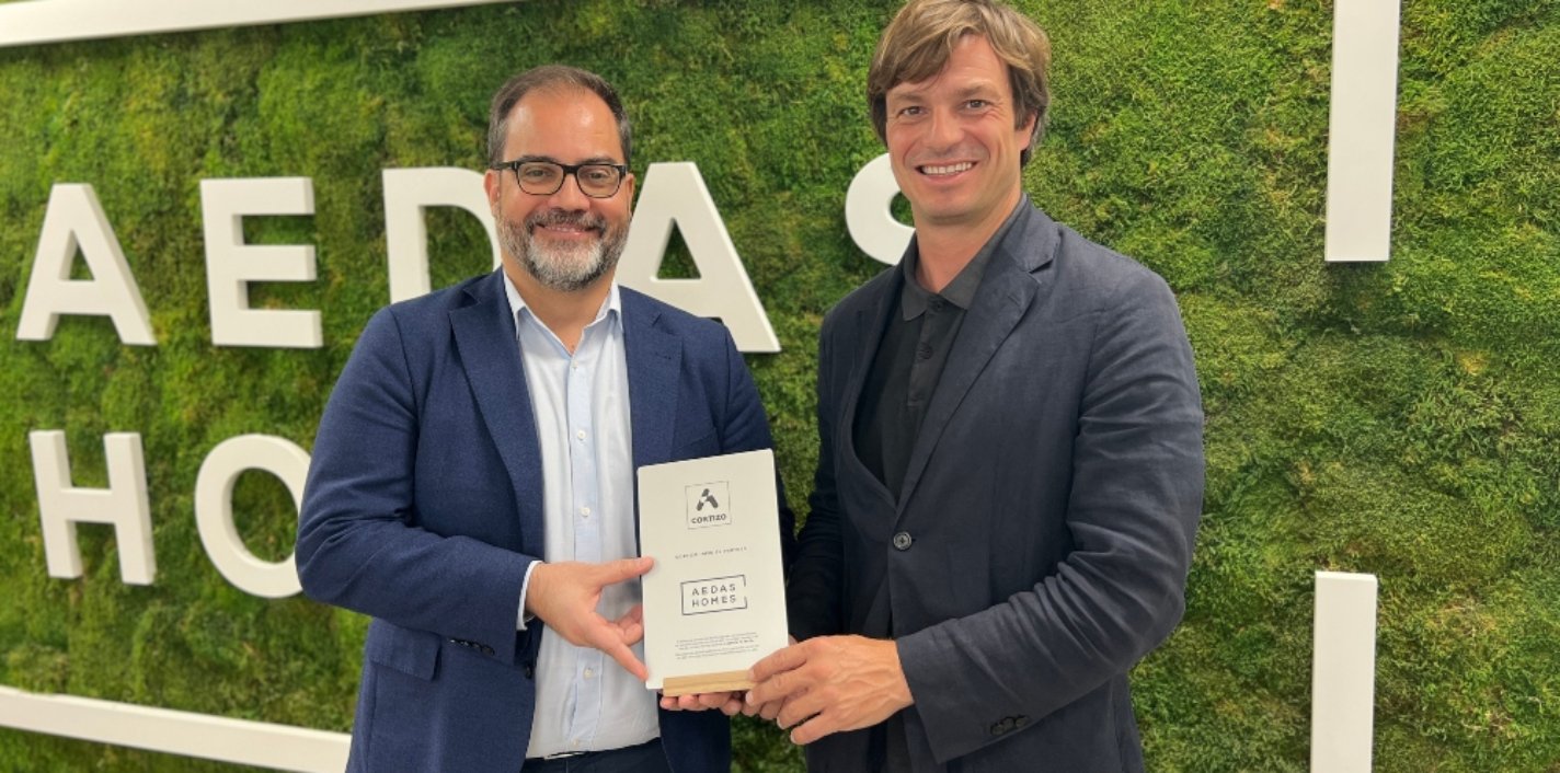Diego Demaría, Director de Sostenibilidad de AEDAS Homes, y Pablo Martínez, Director de Prescipción de Cortizo