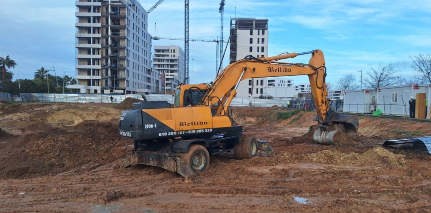 Primeros trabajos en la parcela de la promoción Elvenia de AEDAS Homes en Dos Hermanas, Sevilla