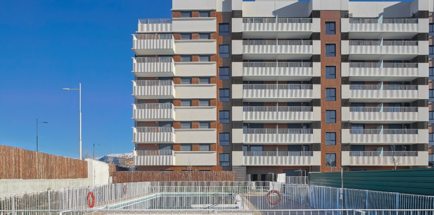 Piscinas de la promoción Talabar I de AEDAS Homes en Granada