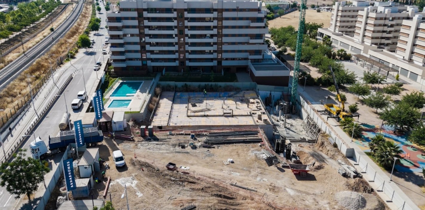 Primeros trabajos de construcción en la parcela de la promoción Talabar II de AEDAS Homes en Granada