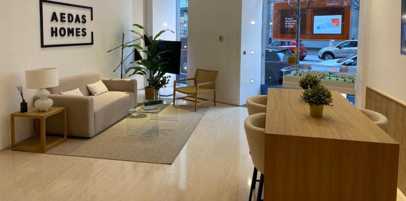 Interior de la nueva oficina de AEDAS Homes en A Coruña