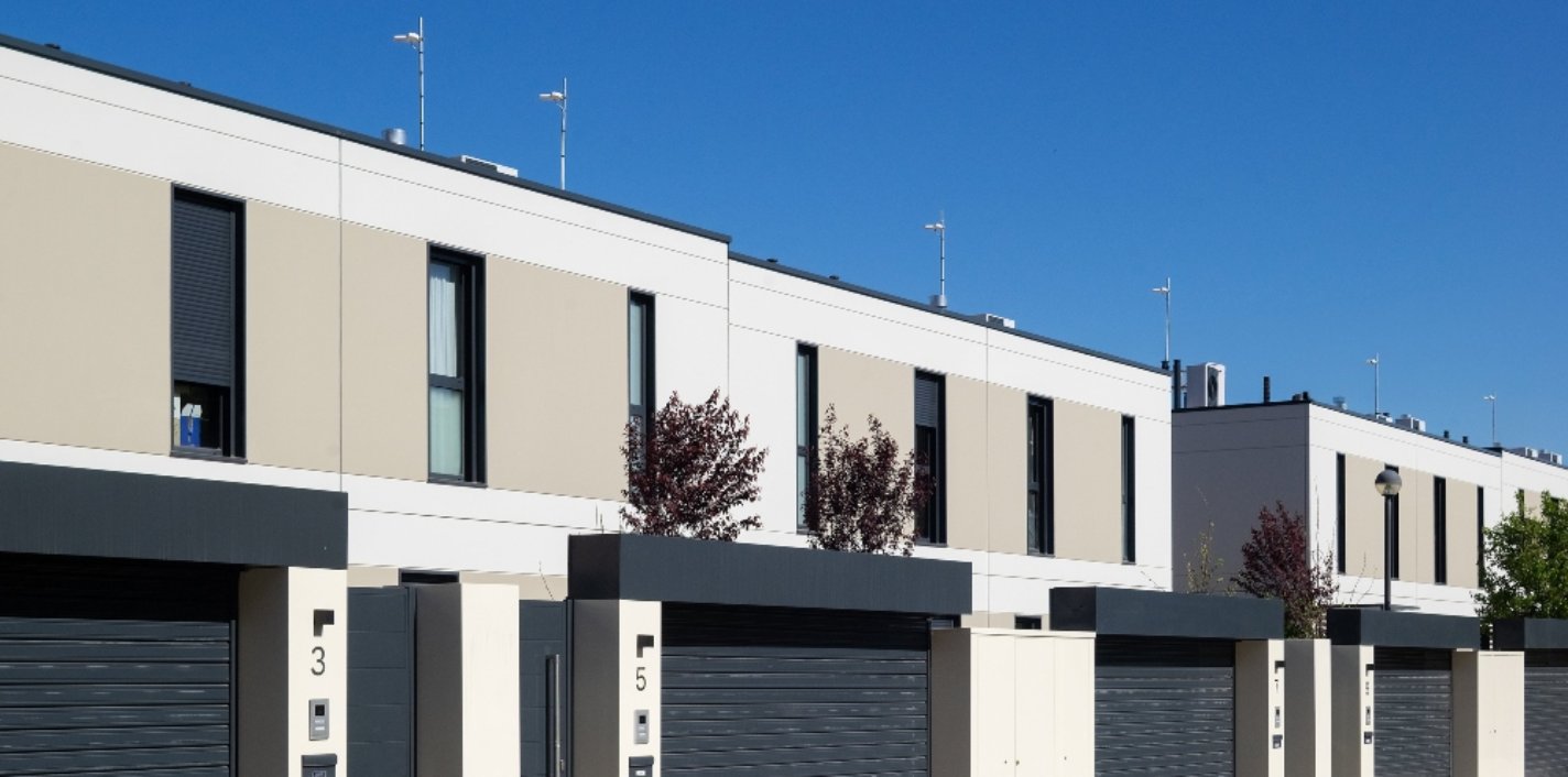 Viviendas de la promoción industrializada La Maquia de AEDAS Homes en Alcalá de Henares, Madrid