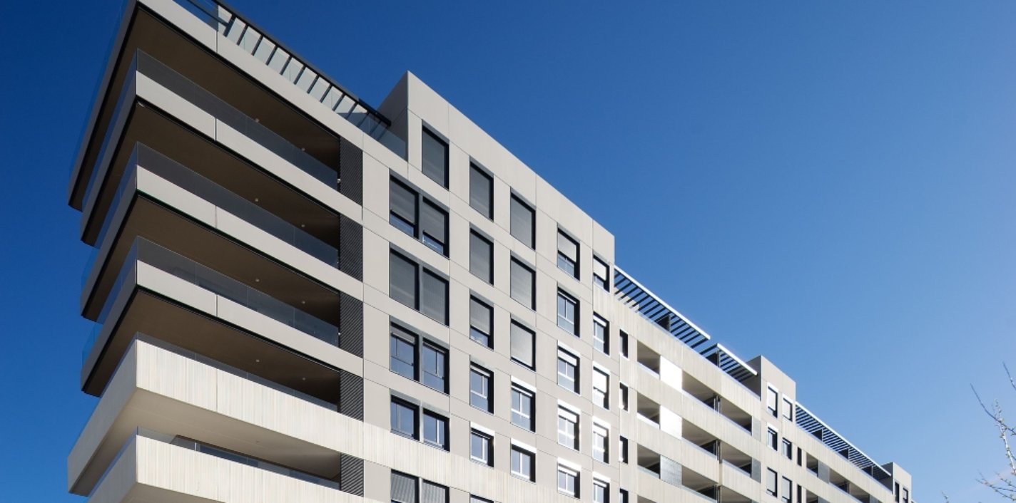 Edificio de la promoción Éneo de AEDAS Homes en el barrio de Las Sedas en Alcalá de Henares