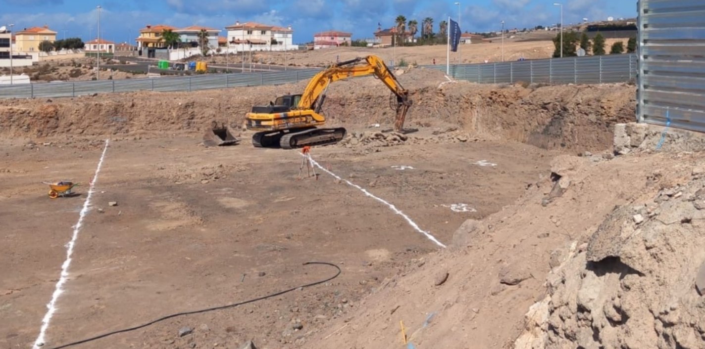 Primeros trabajos en la parcela de la promoción Oase de AEDAS Homes en San Bartolomé de Tirajana, Gran Canaria