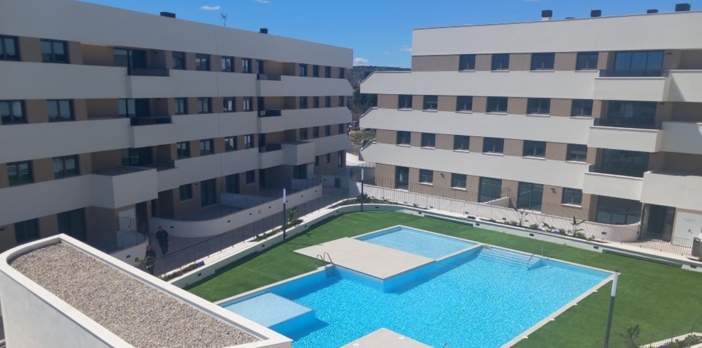 Imagen aérea de la promoción Alhora de AEDAS Homes en el n uevo barrio de Nou Nazareth en San Juan de Alicante