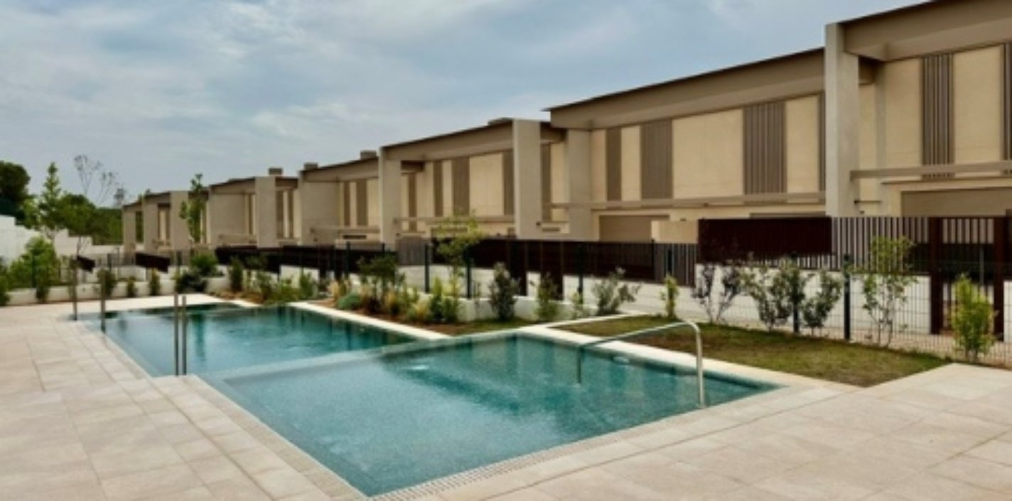 Piscinas en escalera del proyecto Odina en Godella, Valencia