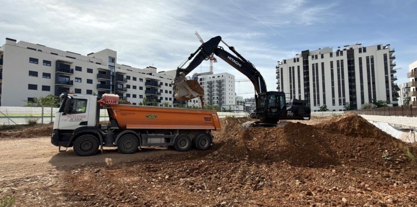Trabajos en la parcela de la promoción Hylé de AEDAS Homes en Las Sedas, Alcalá de Henares