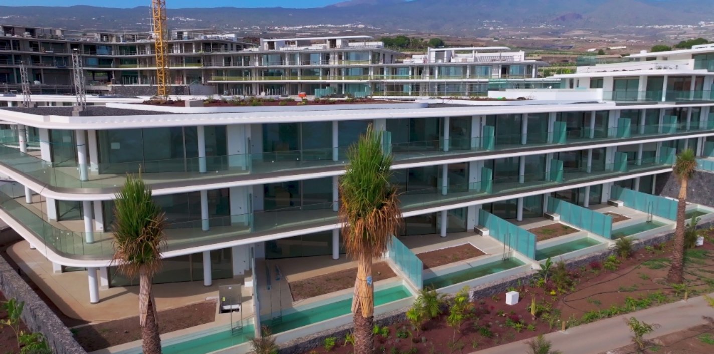 Uno de los edificios de la promoción Solum de AEDAS Homes en Guía de Isora, al sur de Tenerife