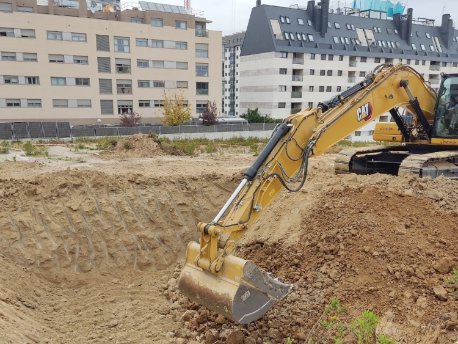 Primeros trabajos en la parcela de uno de los proyectos del Plan VIVE en Valdebebas que impulsa Avalon Properties como adjudicatario Primeros trabajos en la parcela de uno de los proyectos del Plan VIVE en Valdebebas que impulsa Avalon Properties como adjudicatario
