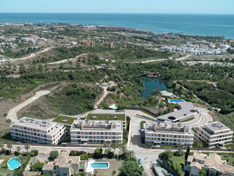 Recreación panorámica con el mar al fondo de la promoción Libella de AEDAS Homes en el nuevo ámbito Australy, al norte del Parque Selwo, en Estepona, Málaga Recreación panorámica con el mar al fondo de la promoción Libella de AEDAS Homes en el nuevo ámbito Australy, al norte del Parque Selwo, en Estepona, Málaga