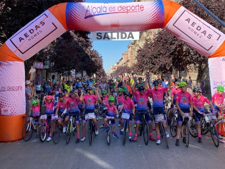 Salida del Reto Solidario AEDAS 'Pasión por la bicicleta' en Alcalá de Henares