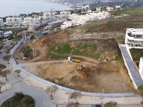 Primeros trabajos en la parcela de la promoción South Sand de AEDAS Homes en Estepona, junto al mar