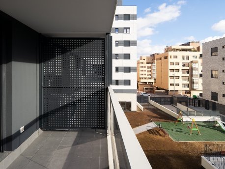 Terraza con vistas al interior de la promoción BTR entregada por AEDAS Homes a Avalon Properties en El Cañaveral, Madrid