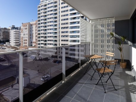 Terrraza del piso piloto de la promoción del Plan VIVE I en Valdebebas de Avalon, SANJOSE y AEDAS Homes