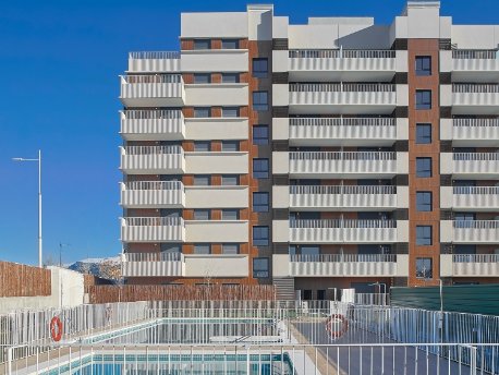Piscinas de la promoción Talabar I de AEDAS Homes en Granada