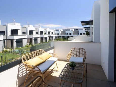 Interior de la promoción Maremma de AEDAS Homes en Palma de Mallorca desde la terraza de una de las viviendas Interior de la promoción Maremma de AEDAS Homes en Palma de Mallorca desde la terraza de una de las viviendas