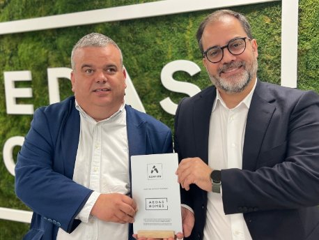 Daniel Lainz, Director General de Arquitectura de Cortizo, y Diego Demaría, Director de Sostenibilidad de AEDAS Homes