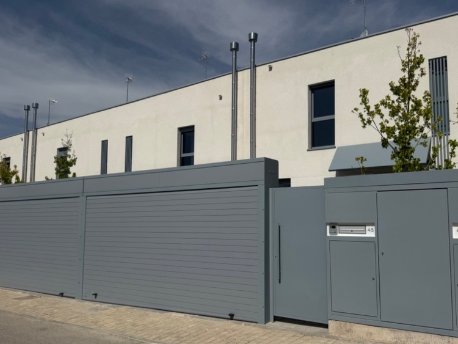 Varios viviendas de la promoción Dendra I de Neinor Homes, comercializada bajo la marca AEDAS Homes, en Alcalá de Henares, Madrid