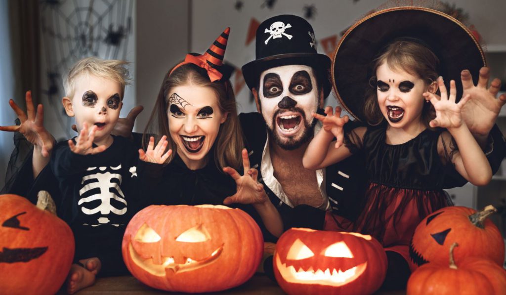 Medición cable palo ▷ ¿Qué hacer en Halloween en casa? Ideas de miedo | AEDAS Homes