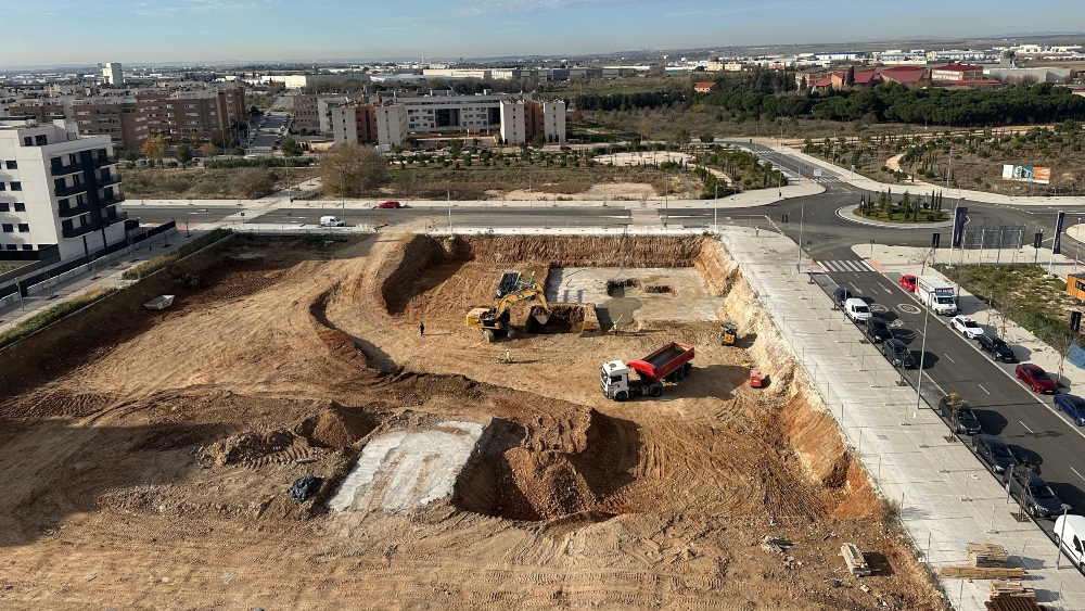 Imagen aérea del suelo sobre el que ya se está construyendo la promoción Korys de AEDAS Homes en Las Sedas, Alcalá de Henares